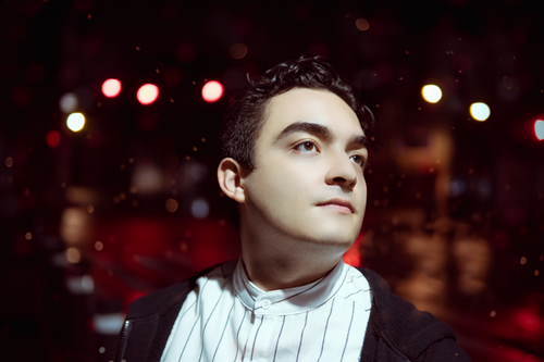 Free Close-up portrait of a man looking away with bokeh lights in the background, CDMX at night. Stock Photo