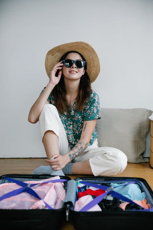 Free Woman in Floral Shirt Wearing Sunglasses Stock Photo