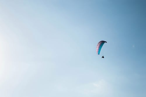 Foto Einer Person Paragliding