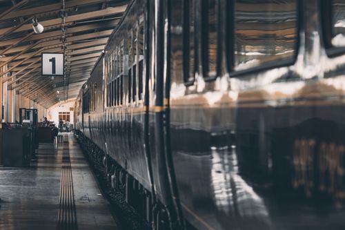 Free A classic train at an empty railway platform, with a warm and moody atmosphere. Stock Photo