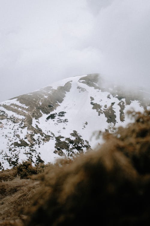 buz tutmuş, dağ, dikey atış içeren Ücretsiz stok fotoğraf