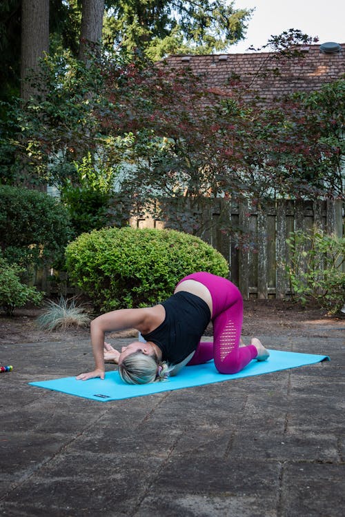 Free 
A Woman Doing Yoga Stock Photo