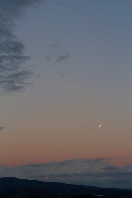 Fotobanka s bezplatnými fotkami na tému mesiac v tvare kosáka, mraky, súmrak obloha