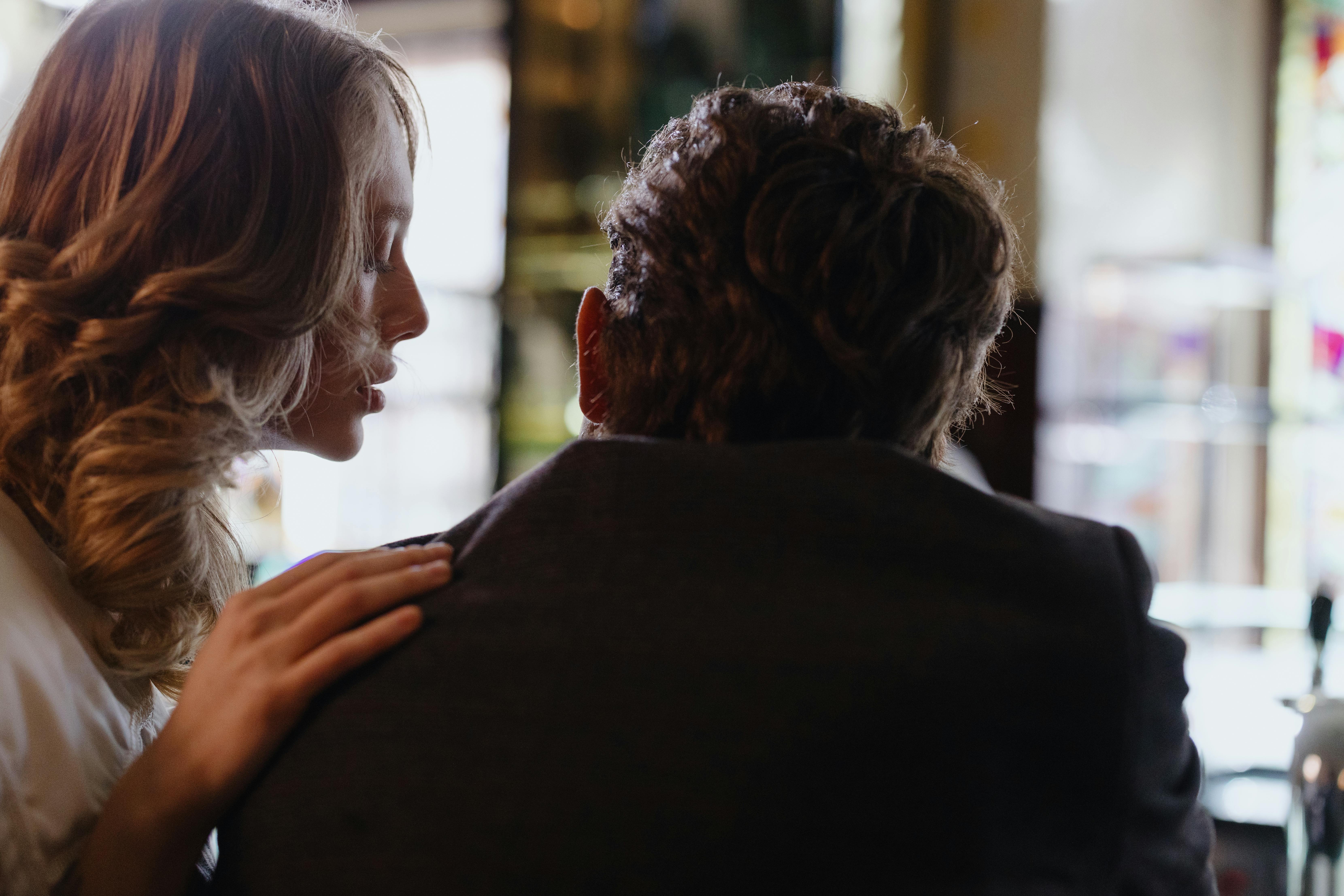 Close-up Photo of Woman whispering to Man · Free Stock Photo, image size:1125x750