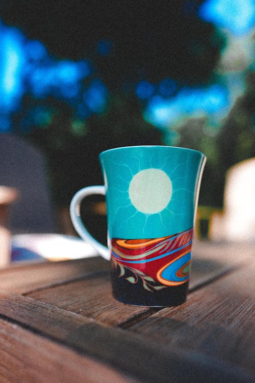 Foto profissional grátis de bokeh, café, caneca colorida