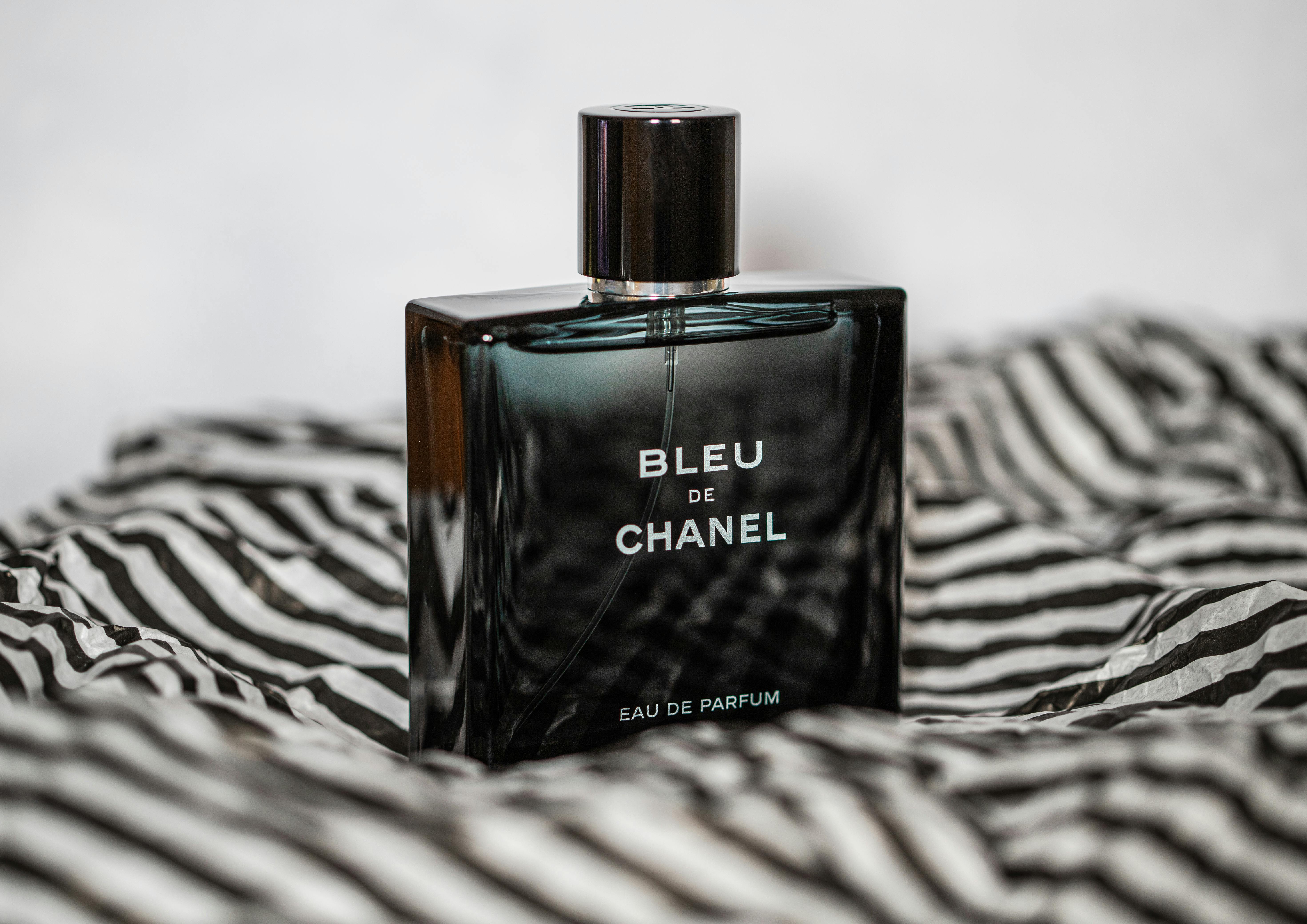 Black Fragrance Bottle Images – Browse 64,016 Stock Photos