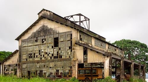 Fotos de stock gratuitas de abandonado, arboles, arquitectura