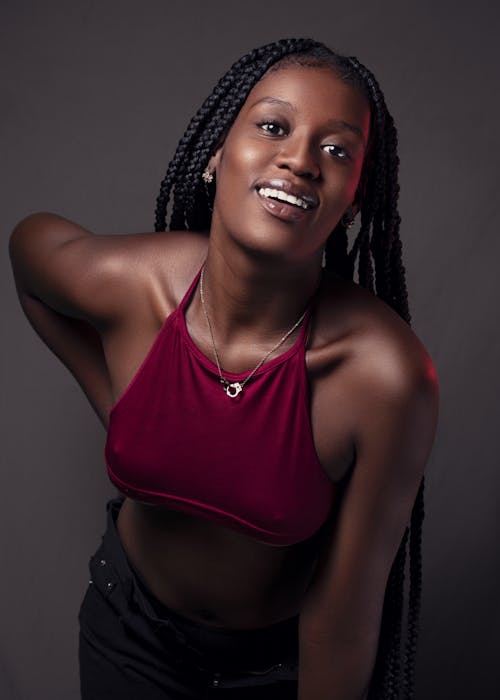 Kostenloses Stock Foto zu afroamerikaner, farbige frau, lächeln