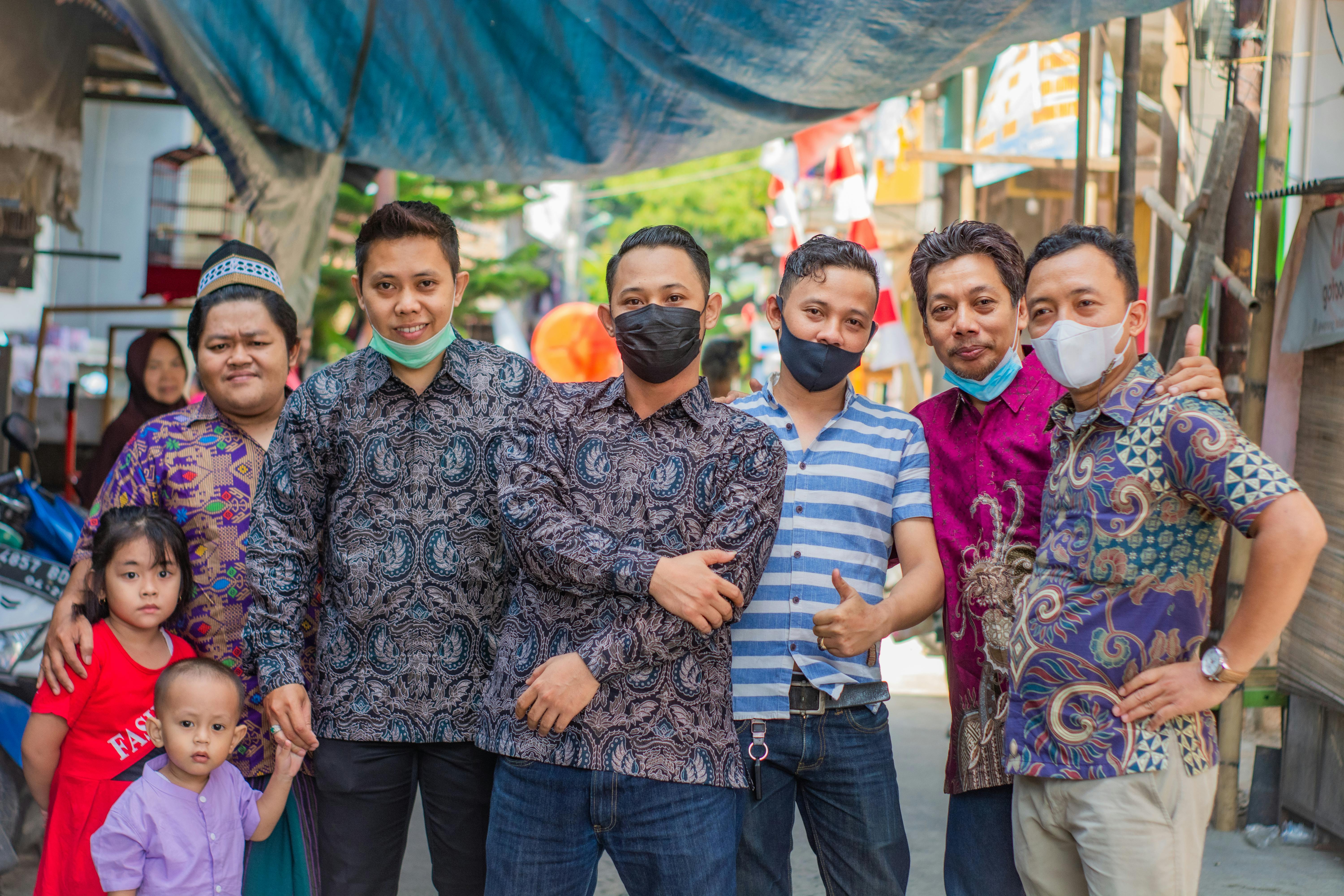 Diverse group of people smiling and engaging in a vibrant market setting in San Antonio - digital marketing San Antonio
