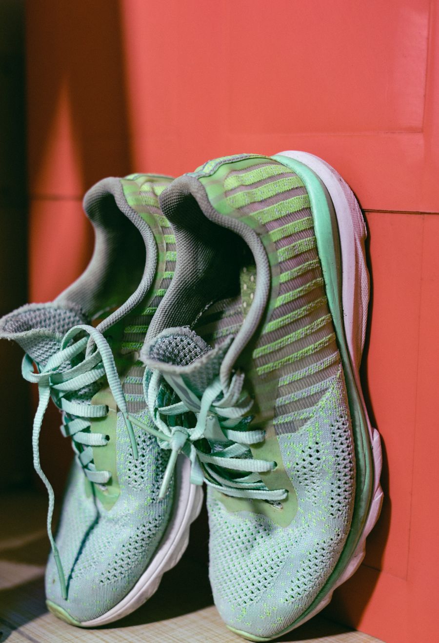Plain knit running sneakers