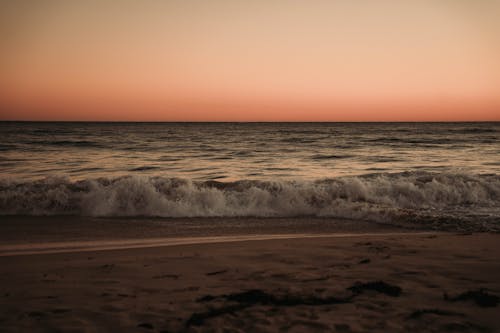 Foto d'estoc gratuïta de bonic capvespre, capvespre, posta de sol a la platja