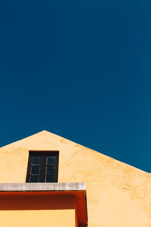 Photographie En Contre Plongée De La Maison Brune