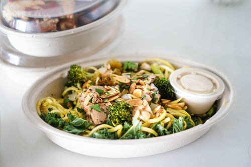 Free A fresh takeout salad with broccoli, almonds, and dressing, perfect for a healthy meal. Stock Photo