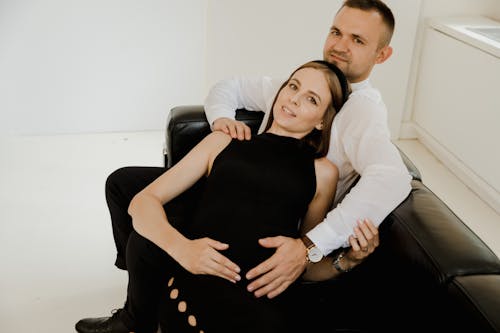 бесплатная Бесплатное стоковое фото с беременная женщина, высокий угол, диван Стоковое фото