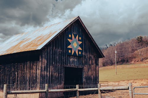 Free stock photo of agricultural land, barn, barn quilt Stock Photo