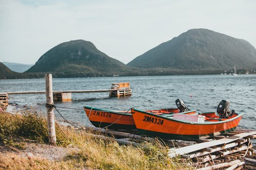 Ingyenes stockfotó dombok, kikötött, motorcsónakok témában