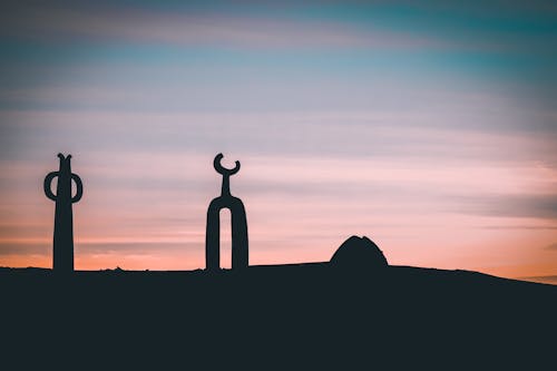 Fotobanka s bezplatnými fotkami na tému budova, diaľničná nálepka, moody neba