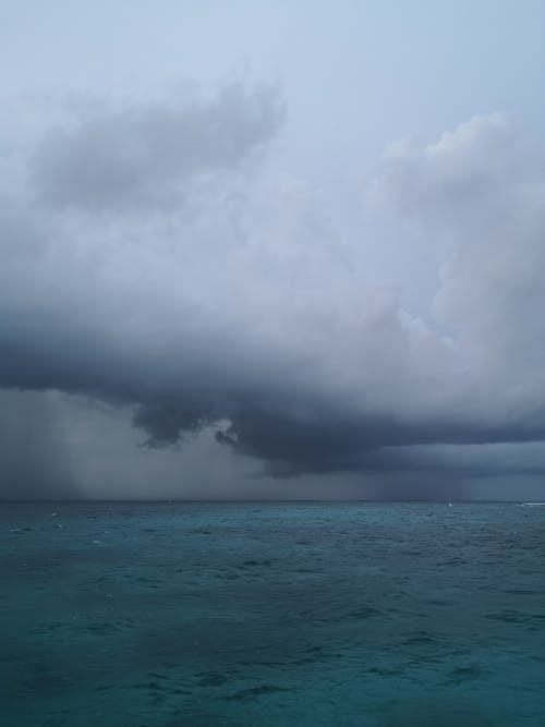 Photos gratuites de ciel nuageux, étendue d'eau, mer