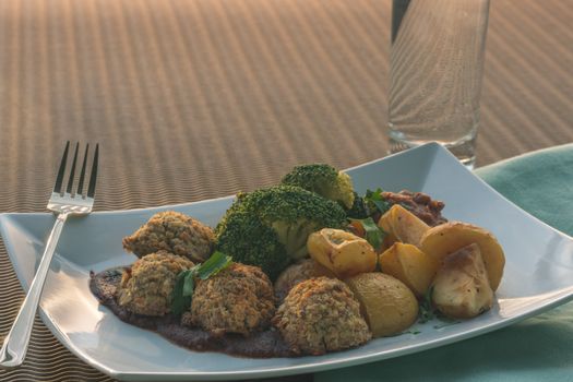 Cavatappi aux céréales complètes avec légumes grillés et pesto