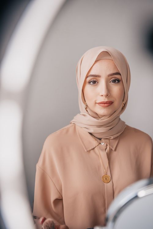 Free Beautiful close-up of a woman wearing a hijab, exuding elegance and grace. Stock Photo