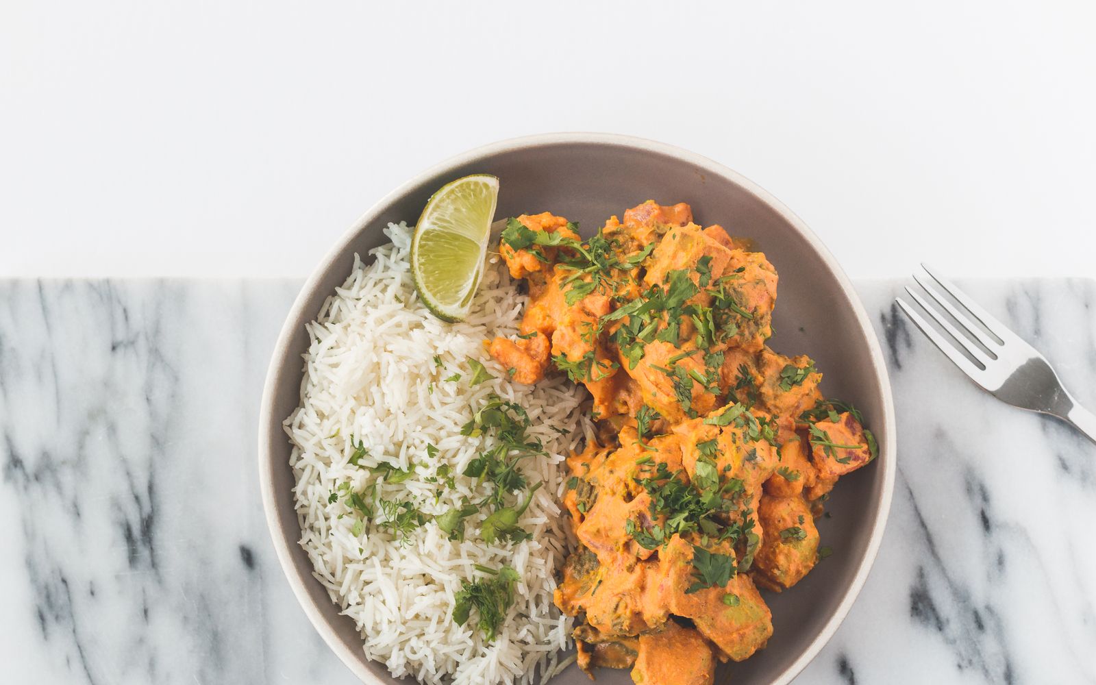 Foto de Frango ao curry com leite de coco e arroz