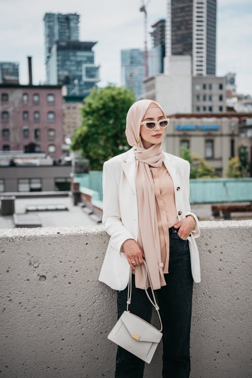 Základová fotografie zdarma na téma bílý plášť, elegance, hidžáb