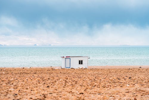Foto profissional grátis de areia, beira-mar, casa