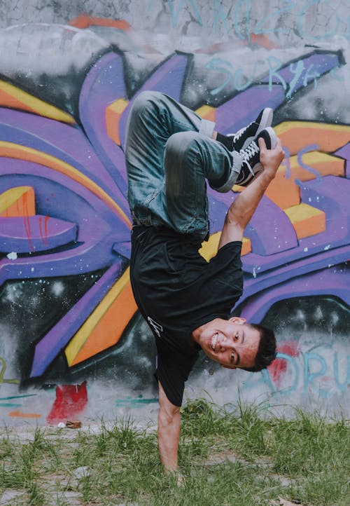 Foto stok gratis breakdancer, laki-laki, menari break dance