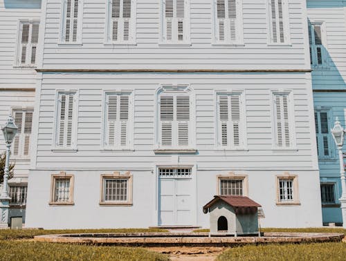 Základová fotografie zdarma na téma bouda pro psa, dveře, exteriér budovy