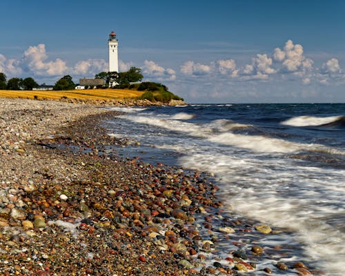 Kostenloses Stock Foto zu felsigen ufer, leuchtturm, strand