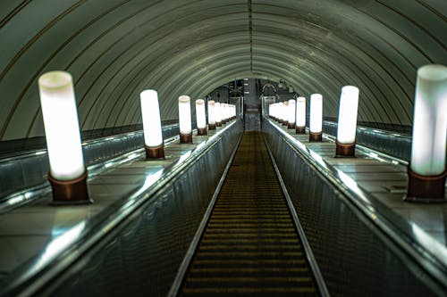 Kostnadsfria Kostnadsfri bild av flyttande trappor, metro, moskva Stock foto