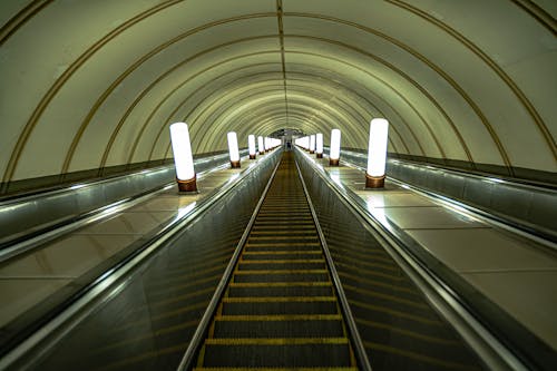 Ücretsiz geçiş yolu, hareketli merdiven, Moskova içeren Ücretsiz stok fotoğraf Stok Fotoğraflar