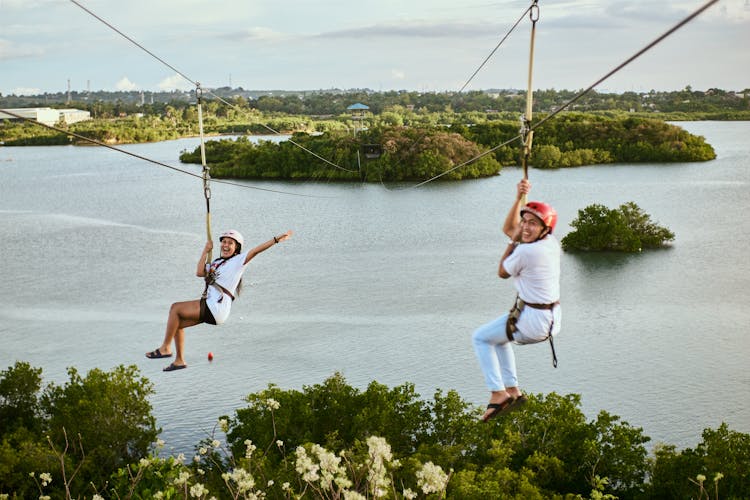 2 Person Hanging On The Zipline