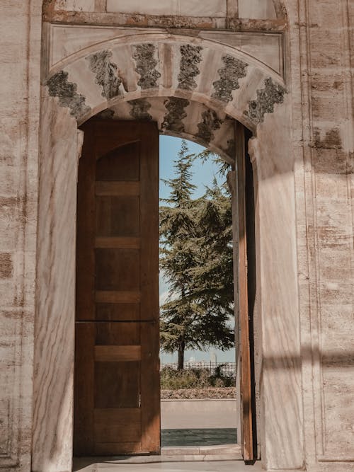 Free Old Wooden Arch Double Doors  Stock Photo