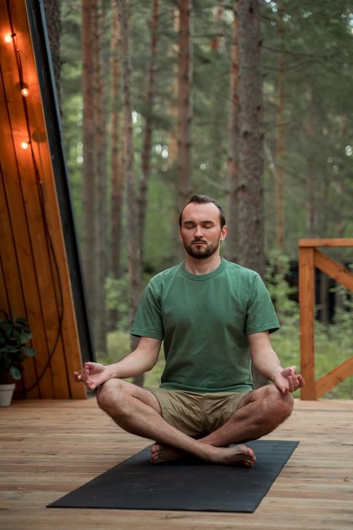 Free Serene yoga practice in a peaceful forest setting, emphasizing relaxation and mindfulness. Stock Photo