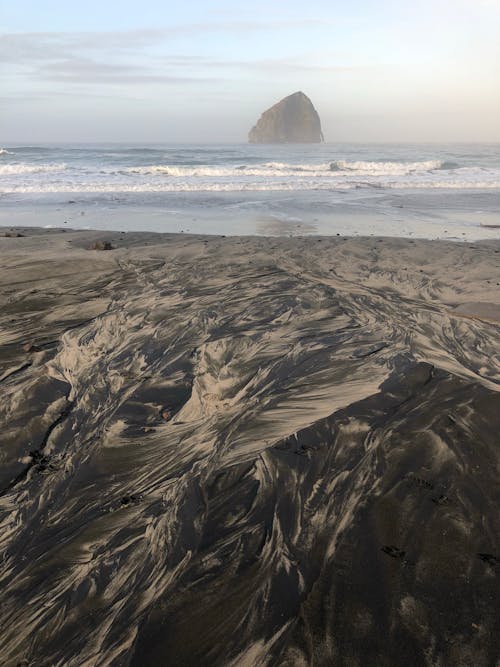 Ücretsiz dalgalar, dikey atış, kahverengi kum içeren Ücretsiz stok fotoğraf Stok Fotoğraflar