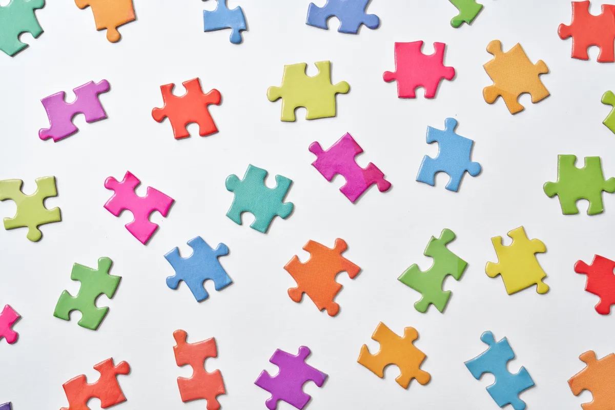 Scattered puzzle pieces representing the complex challenge of managing an ai powered marketing strategy.