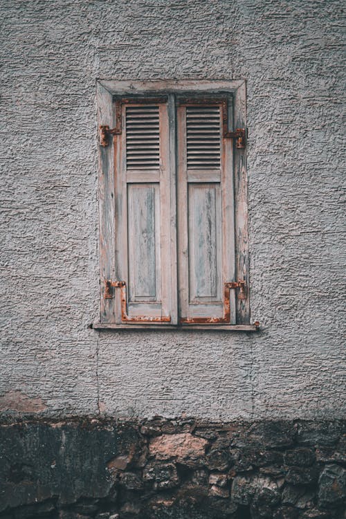 Free Shabby Wooden Window on Gray Concrete Wall Stock Photo