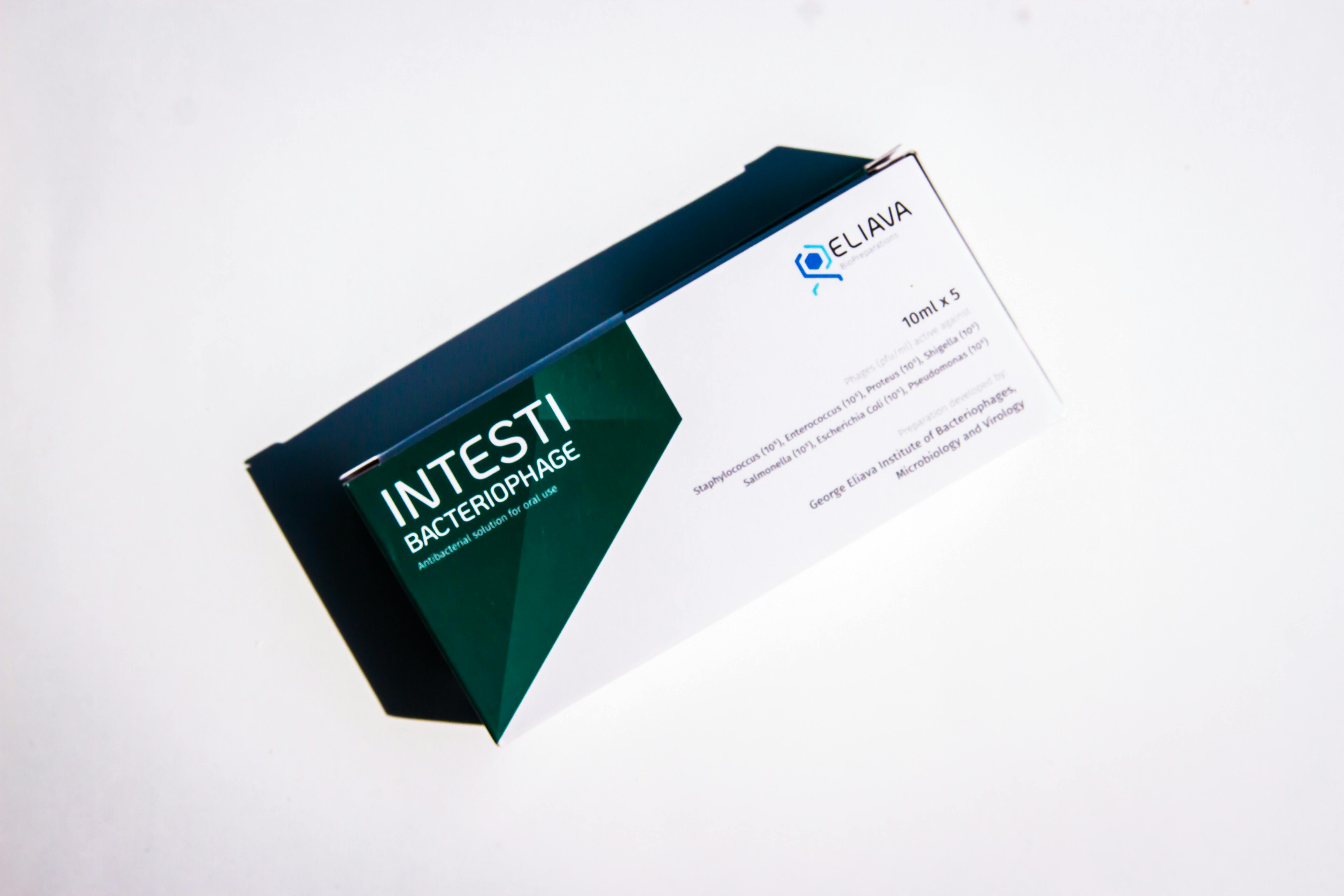 Close-up of Intesti Bacteriophage packaging box isolated on a white background, highlighting product design.