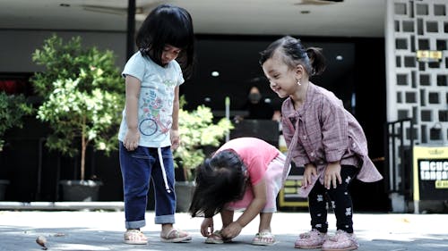 Безкоштовне стокове фото на тему «азіатські діти, гра, дівчата»