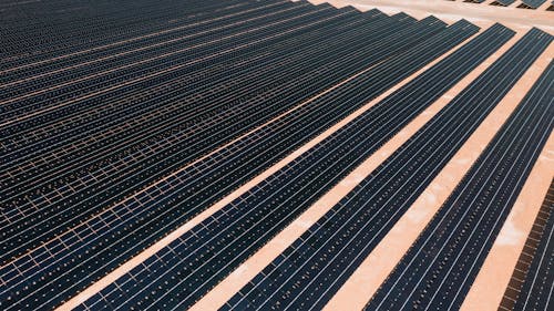 Darmowe zdjęcie z galerii z energia odnawialna, energia słoneczna, farma słoneczna