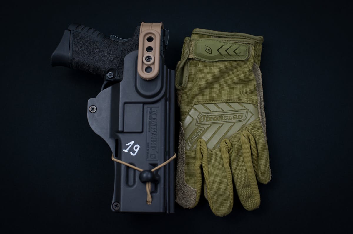 Огляд тактичних рукавиць: захист та зручність