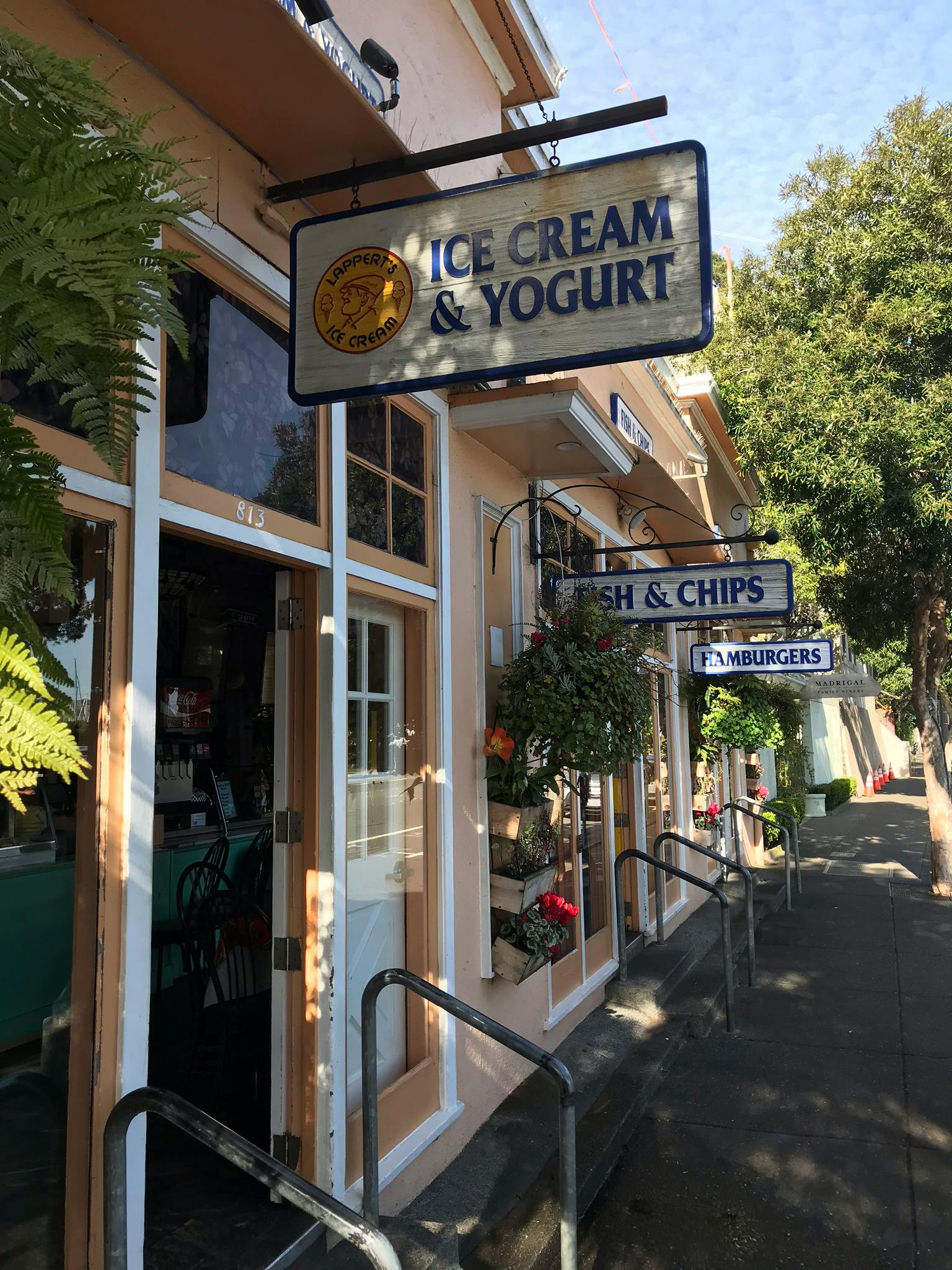 free-stock-photo-of-ice-cream-shopping-center