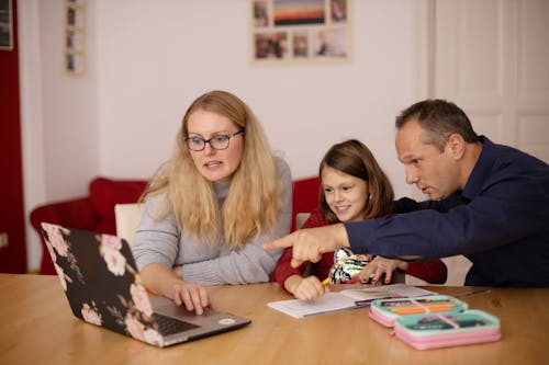 anne, baba, çevrimiçi sınıflar içeren Ücretsiz stok fotoğraf