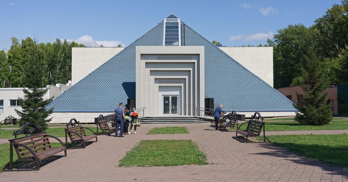 Long Rectangular Pyramid Building Pyramid Shape Building · Free Stock Photo