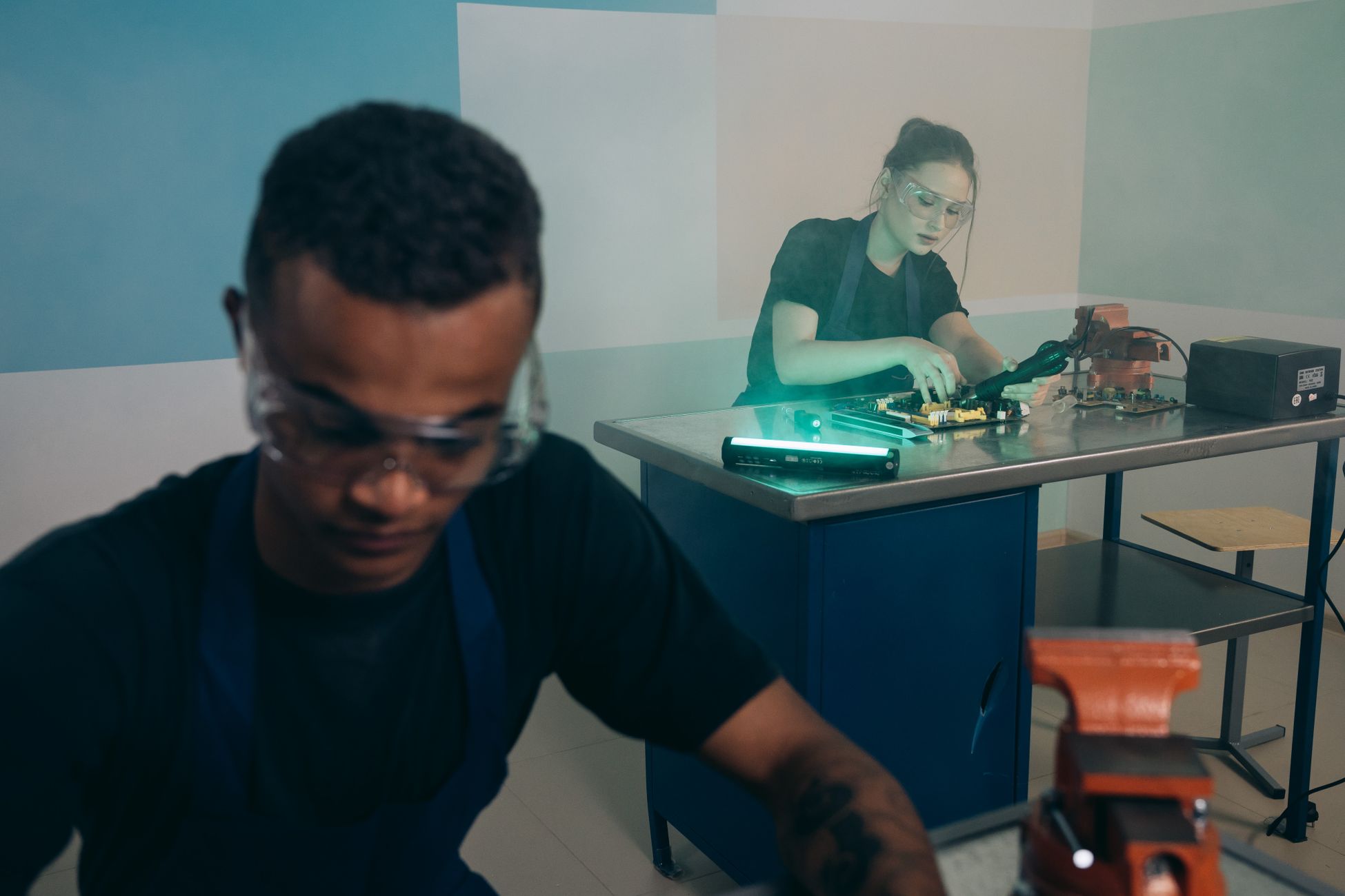 Praktijkschool bouwt auto om voor Carbage Run