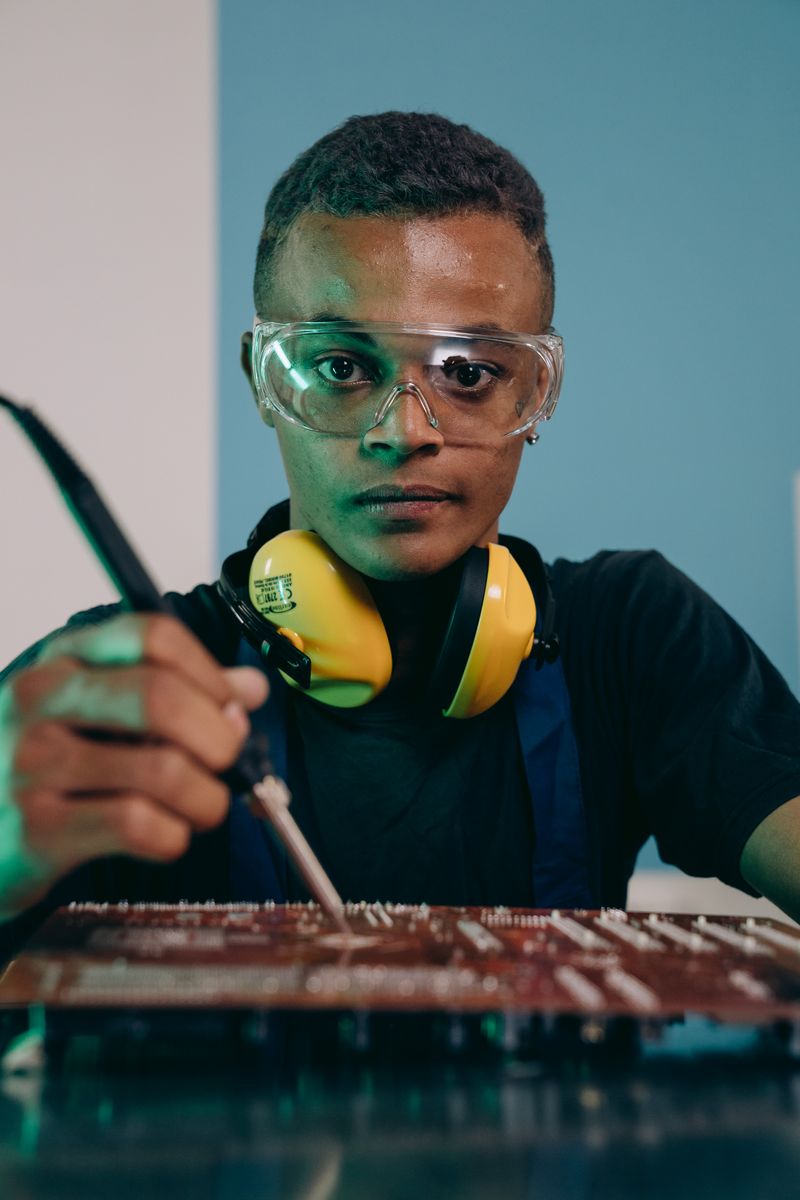 Contrôleur / Contrôleuse technique en électricité-électronique