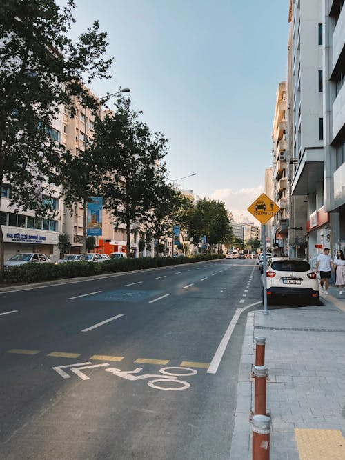 Бесплатное стоковое фото с вертикальный выстрел, город, города