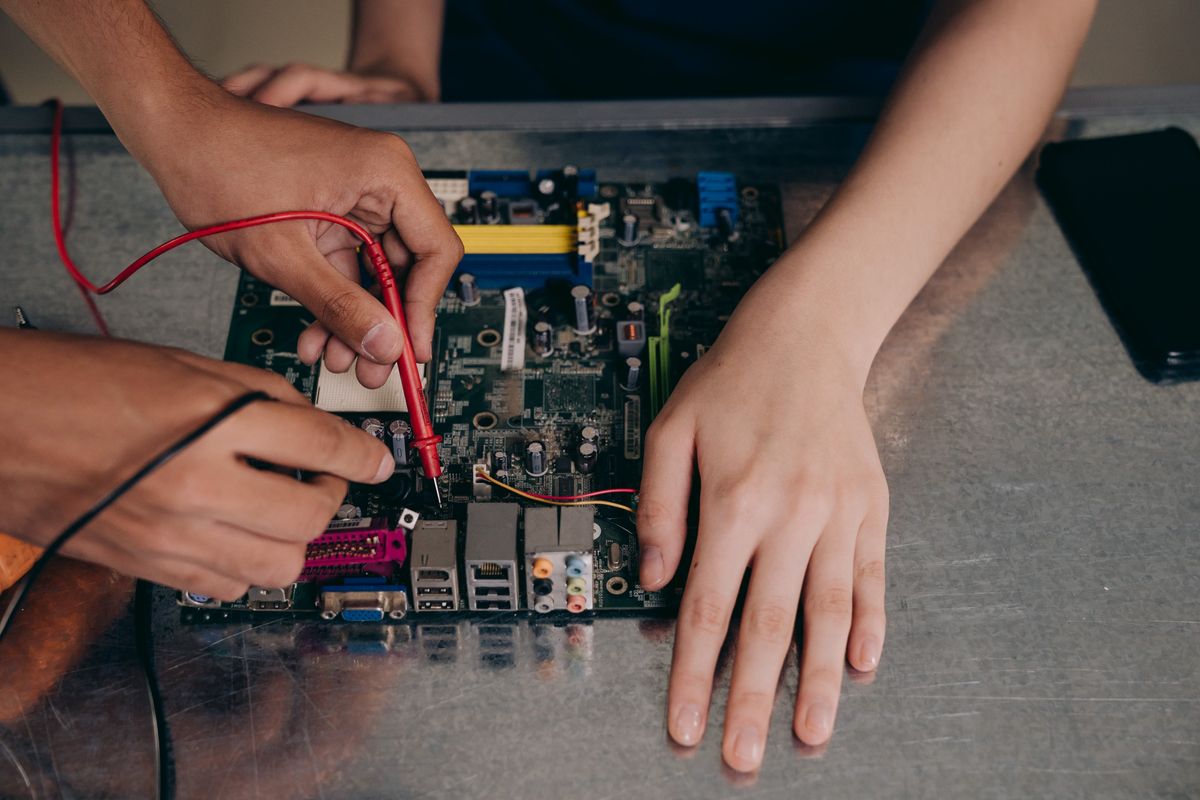 AI data center server slot technology