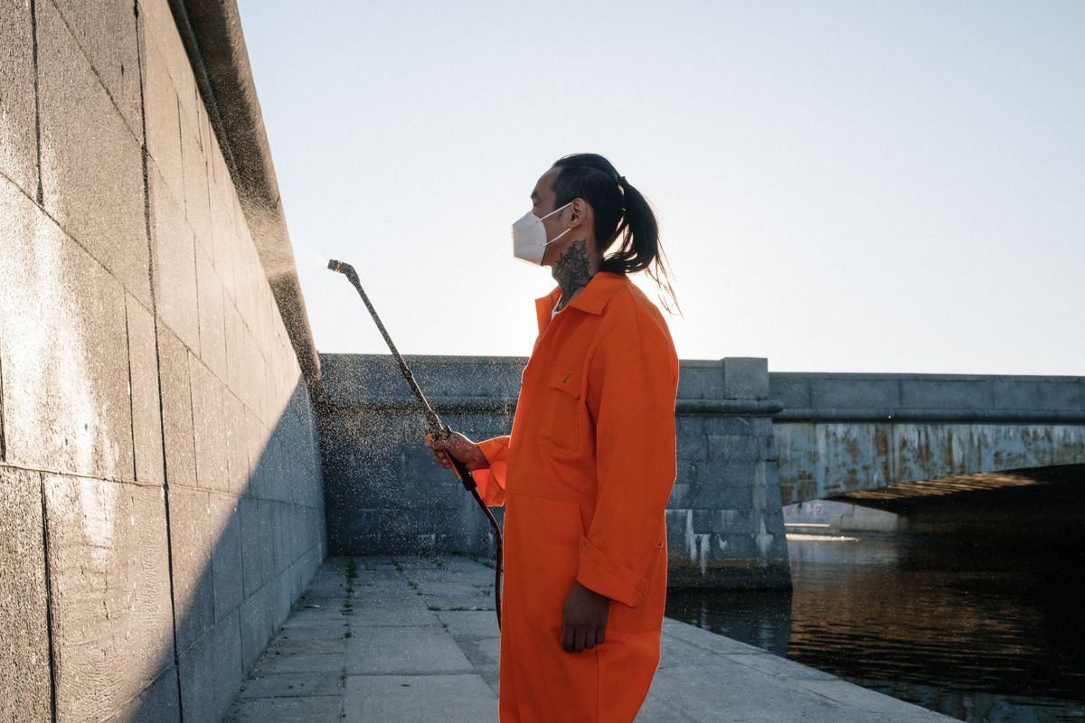 Cleaning outdoor concrete wall